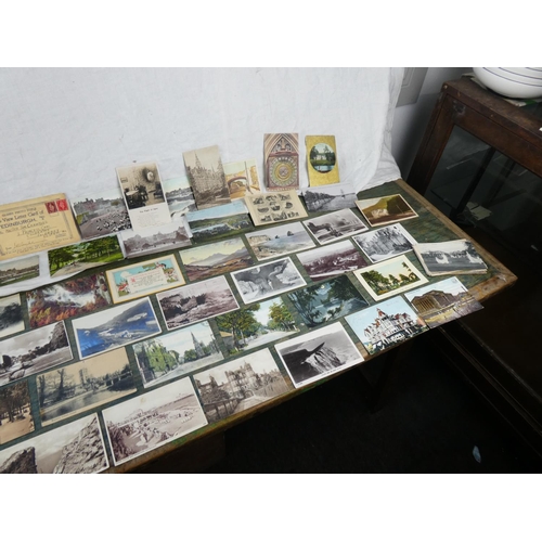 138 - A lot of vintage postcards.