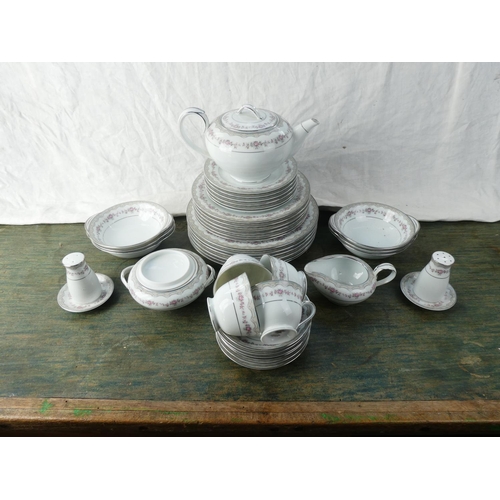 142 - A large lot of Noritake 'Glenwood' dinner ware including teapot, pudding bowls and lots more.