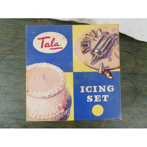 143 - A boxed vintage Tala icing set.