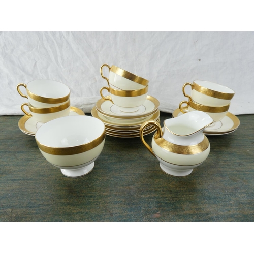 153 - A stunning Minton 'Buckingham' tea set.