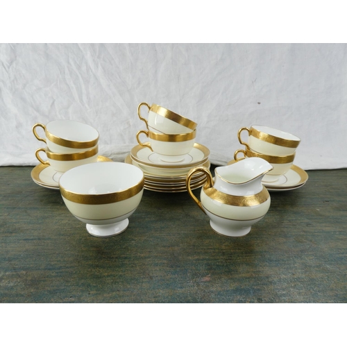 153 - A stunning Minton 'Buckingham' tea set.