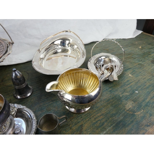 159 - A large lot of silver plate and EPNS ware.