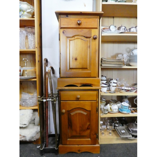 163 - A pair of pine bedside lockers.