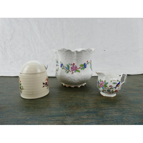 171 - An Aynsley honey pot, an Aysnley 'Pembroke' plant pot (a/f) and a milk jug.