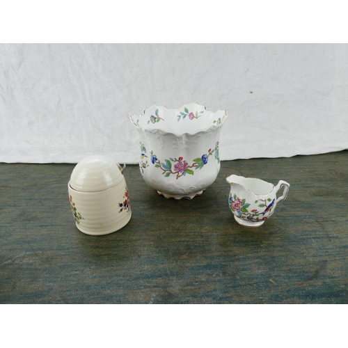 171 - An Aynsley honey pot, an Aysnley 'Pembroke' plant pot (a/f) and a milk jug.