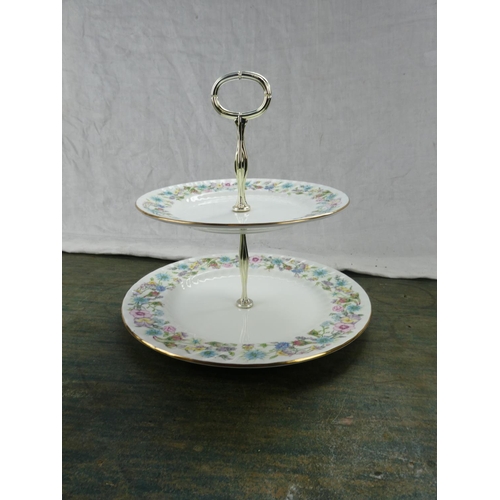 174 - An Aynsley cakestand.