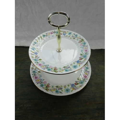 174 - An Aynsley cakestand.