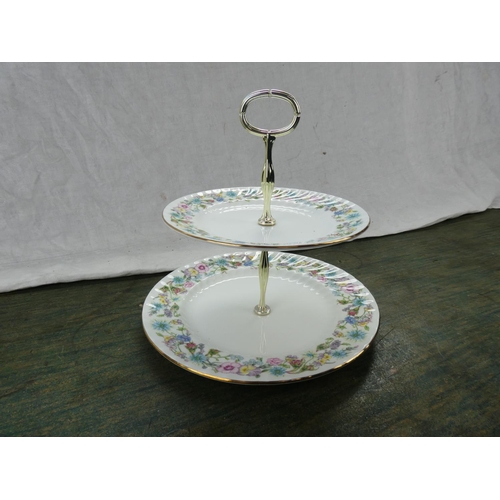 174 - An Aynsley cakestand.