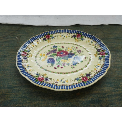 176 - A small Royal Doulton 'Vennon' platter.