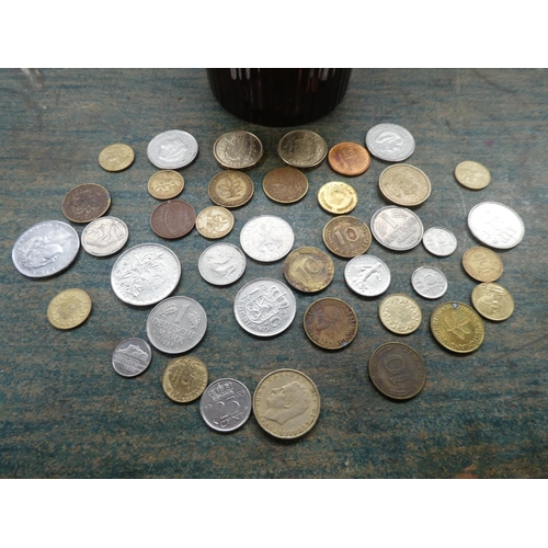 180 - An assorted lot of coinage.