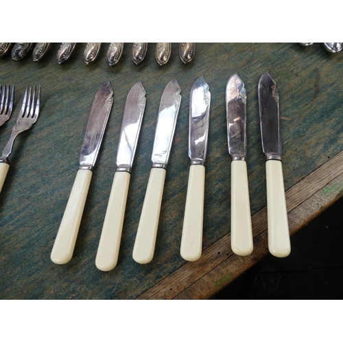 84 - An assortment of various cutlery.