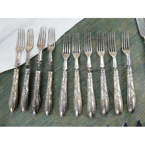 84 - An assortment of various cutlery.