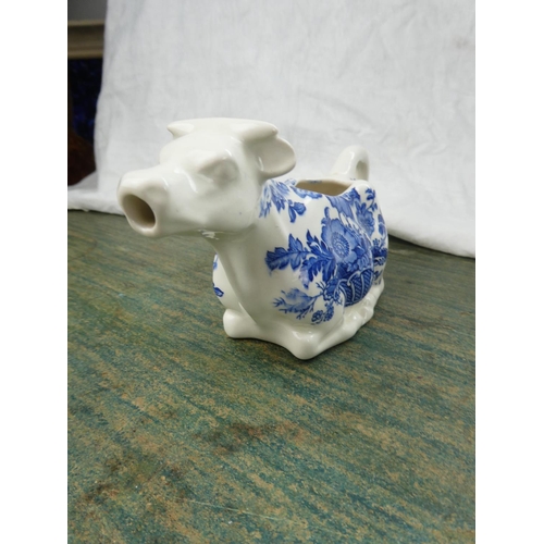 88 - A collection of blue and white ware to include a Crown Devon milk jug in the shape of a cow, a Spode... 