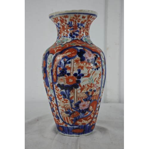 192 - A stunning antique Chinese/ Oriental hand painted vase, measuring 25cm tall.