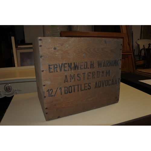 644 - A vintage wooden box, 'Erven Wed.H. Warnink Amsterdam 12/1 bottles Advocaat.