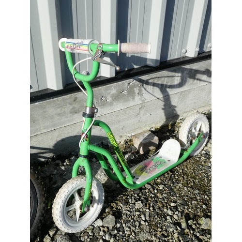 622 - A childs scooter.