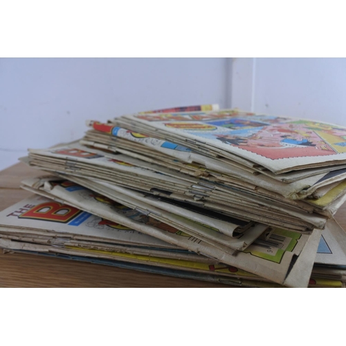 201 - A large collection of Beano comics and more.