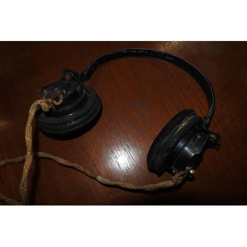 226 - A pair of vintage headphones.