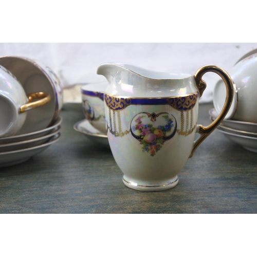 282 - A stunning Bavaria tea set.