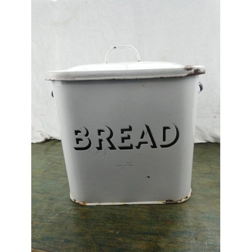 117 - A vintage enamel 'Bread' box.