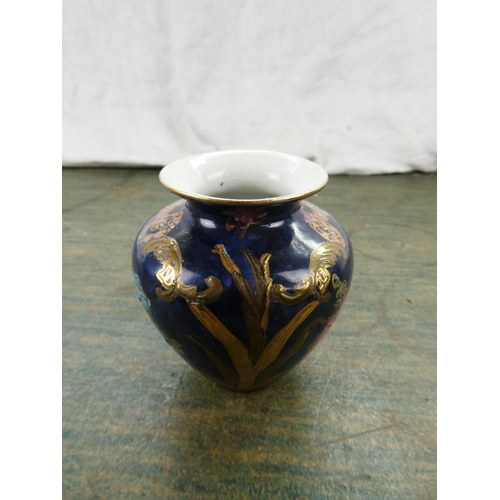 137 - A small hand painted Toyo 'Trumpet Flourish' Vase .