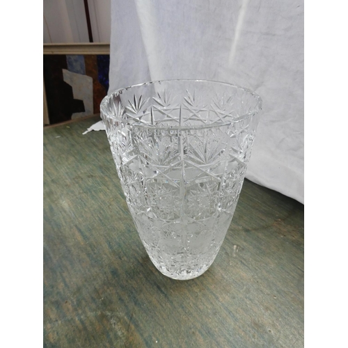 162 - A large cut glass flower vase.