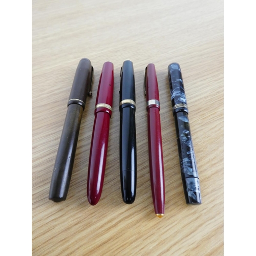 350 - A collection of vintage pens to include a Mentmore Ink-Lock pat no 475970 pen, a Parker Duofold pen ... 