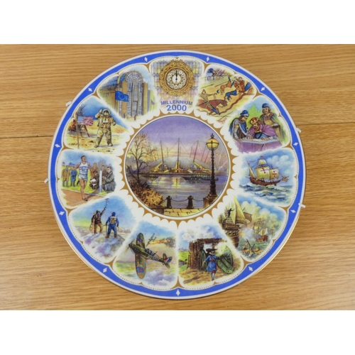 360 - A Royal Worcester Millennium 2000 wall plate.