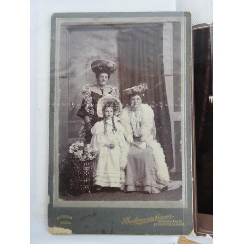 376 - A photograph album containing a lot of vintage photographs.