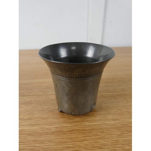 415 - A superb vintage pewter cup by German maker Just, number 497, measuring 7cm tall.