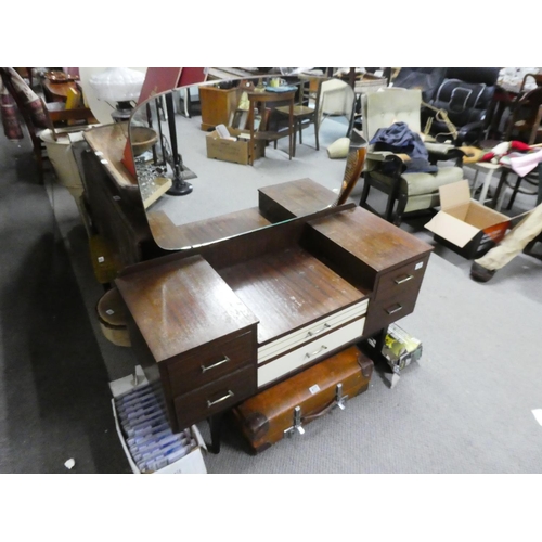 419 - A vintage dressing table and mirror.