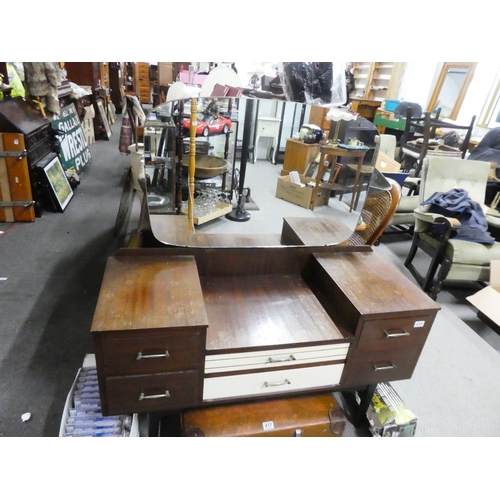 419 - A vintage dressing table and mirror.