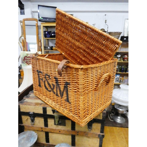 442 - A large Fortnum & Mason wicker basket (lid detached).