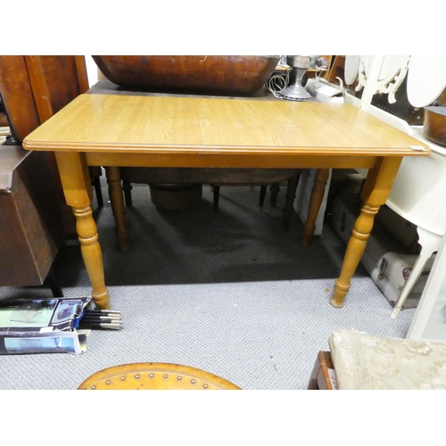 444 - A dining room table,