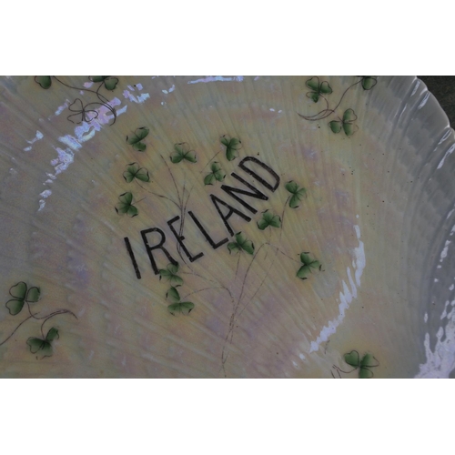 455 - A vintage souvenir plate 'Ireland'.