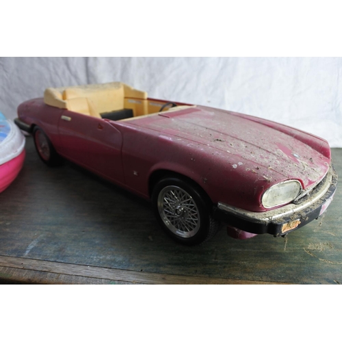 462 - A Barbie toy car and more.