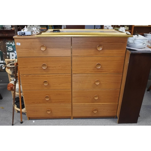 481 - Two vintage chest of drawers.