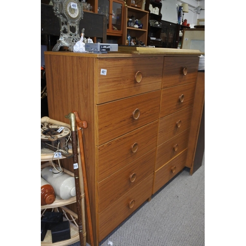 481 - Two vintage chest of drawers.