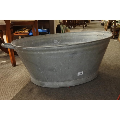 524 - A large vintage galvanised wash tub.