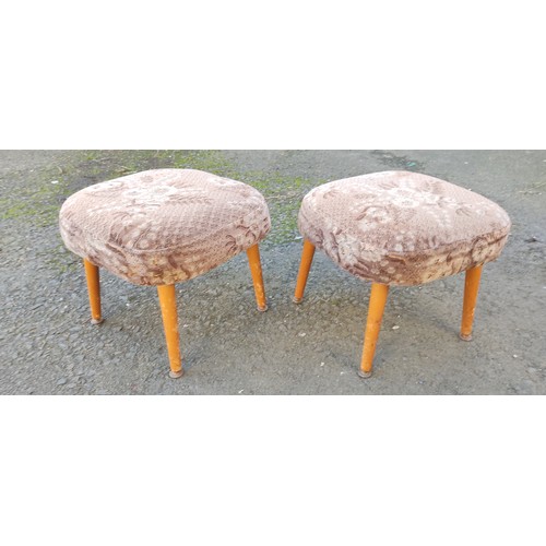 485 - A pair of vintage stools.