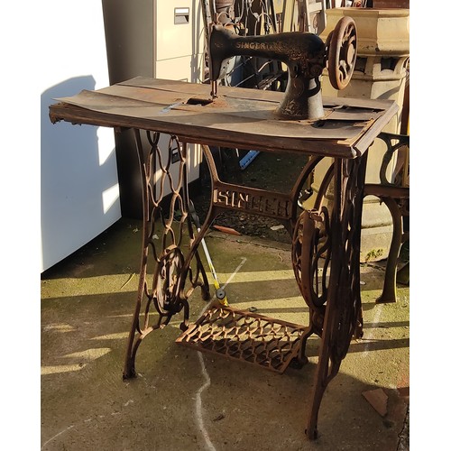 73 - An antique Singer sewing machine.