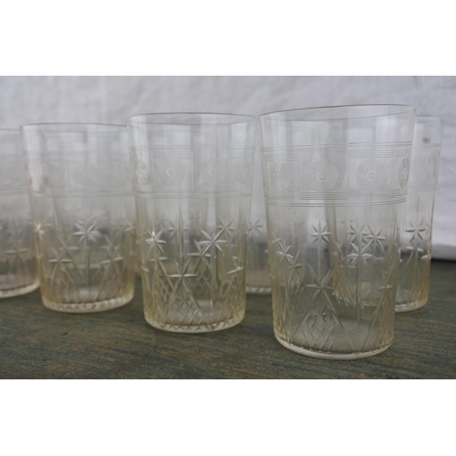 679 - A stunning set of eight vintage glass tumblers with etched detail.