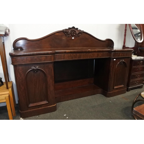 700 - A stunning antique mahogany breakfront sideboard, measuring 99cm x 229cm.