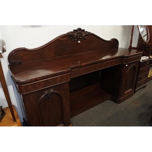 700 - A stunning antique mahogany breakfront sideboard, measuring 99cm x 229cm.