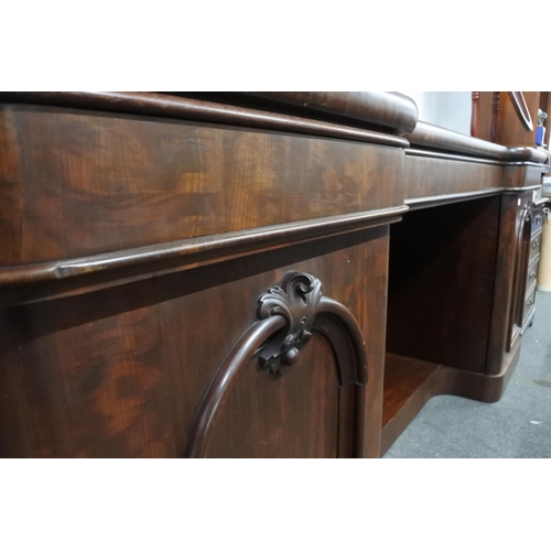 700 - A stunning antique mahogany breakfront sideboard, measuring 99cm x 229cm.