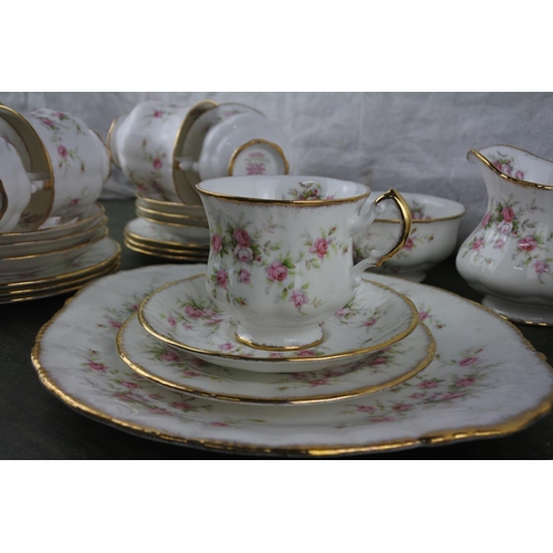 708 - A stunning 12 piece setting Paragon 'Victoriana Rose' tea set including milk jug, sugar bowl and cak... 