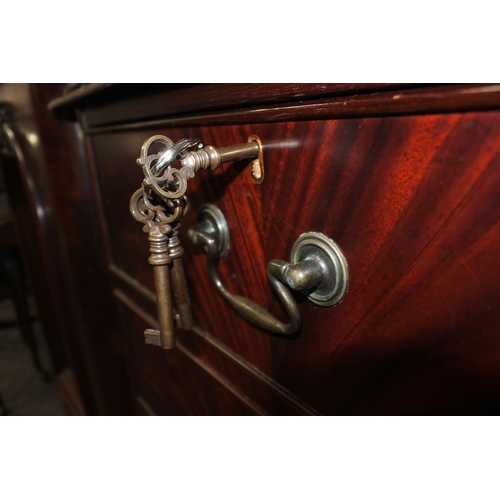 725 - A mahogany leather topped two drawer filing cabinet with keys, measuring 77cm x 56cm x 61cm.