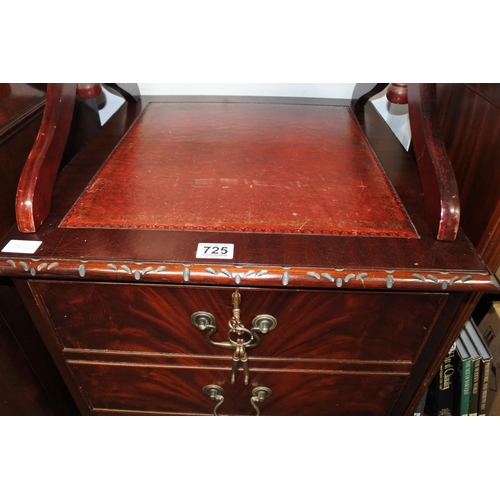 725 - A mahogany leather topped two drawer filing cabinet with keys, measuring 77cm x 56cm x 61cm.