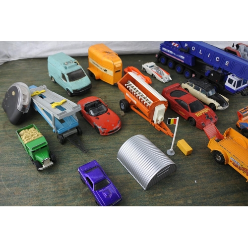 737 - A collection of toy cars and vehicles to include Corgi, Hot Wheels, Matchbox and more.