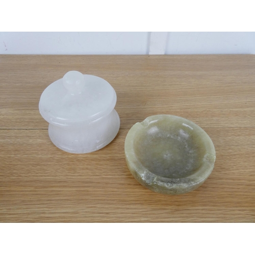 757 - A marble lidded soap dish and ashtray.